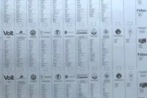 Εσ(h)χισε 3 ψηφοδέλτια!