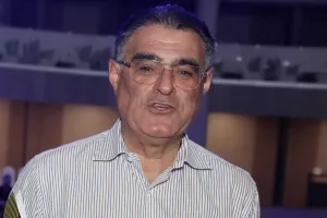 Kάτι ξέρει...