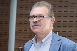 Πέθανε ο Ντίνος Ιορδάνου