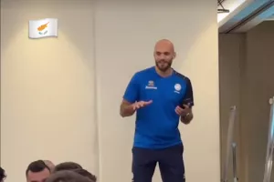 Μαλεκκίδης με... "Σχιζοφρένεια"