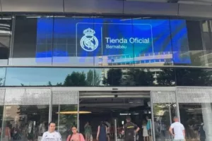 Μυθικοί τζίροι στην νέα μπουτίκ της Ρεάλ Μαδρίτης!