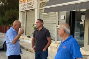 ΑΠΟΕΛ/ Το τρόπαιο... στην Κοκκινοτριμιθιά! (Φώτος)