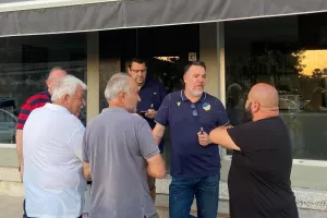 ΑΠΟΕΛ/ Το τρόπαιο... στην Κοκκινοτριμιθιά! (Φώτος)