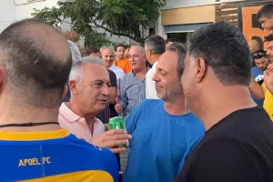 ΑΠΟΕΛ/ Το τρόπαιο... στην Κοκκινοτριμιθιά! (Φώτος)