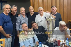 Παλαίμαχοι... με το τρόπαιο! (Φώτος)