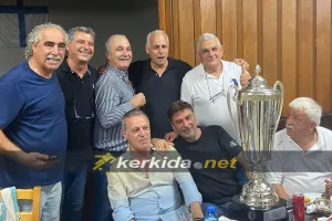 Παλαίμαχοι... με το τρόπαιο! (Φώτος)