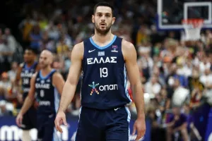 Εκτός Προολυμπιακού ο Παπαπέτρου, στη θέση του ο Μαντζούκας