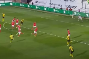 Όταν ο Júnior Tavares... κάρφωσε Μπενφίκα και Βλαχοδήμο! (Βίντεο)