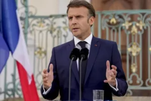 Ο Μακρόν αποκλείει κάθε σενάριο παραίτησής του, όποιο και αν είναι το αποτέλεσμα των εκλογών