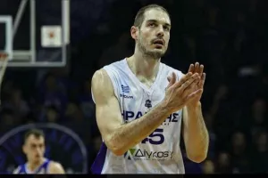 Σαρικόπουλος: «Ευγνώμων και περήφανος για την καριέρα μου»