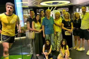 Συγκίνηση: Ο Χρηστίδης και η οικογένεια του Παπαϊωάννου στο Μουσείο της ΑΕΚ