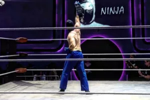 Στη Κύπρο για μαθήματα pro-wrestling ο NINJA