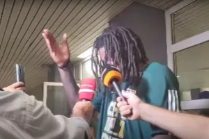 "Ξέφυγε" ο Λεσόρ - Η χειρονομία που έκανε on camera (Βίντεο)
