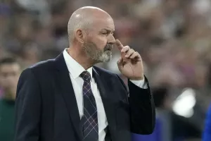Στιβ Κλαρκ: "Tώρα θέλουμε 4 βαθμούς σε δύο αγώνες"