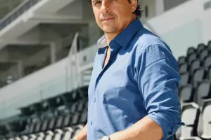 Πόζαρε στο “Άλφαμέγα”  