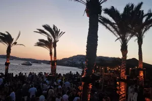 ΤΩΡΑ στη... Μύκονο!