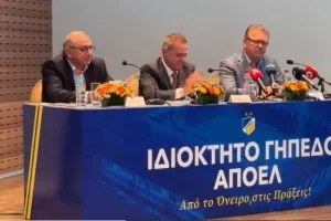 29 Μαρτίου/ Όταν ο αείμνηστος Ντίνος συγκινήθηκε και συγκίνησε τους ΑΠΟΕΛίστες...