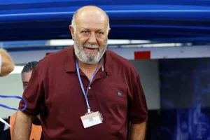 Ψήφος εμπιστοσύνης σε Κίκη
