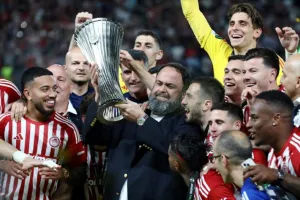 Ολυμπιακός: Οι κούπες του Conference και του Youth League στο λιμάνι της Αίγινας!