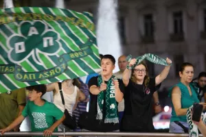 Κάηκε η Αθήνα για την επιστροφή των "πράσινων" στον θρόνο του ελληνικού μπάσκετ