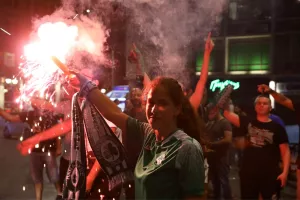 Κάηκε η Αθήνα για την επιστροφή των "πράσινων" στον θρόνο του ελληνικού μπάσκετ