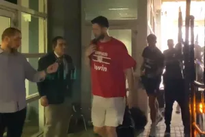 Έφτασε χωρίς προβλήματα στο ΟΑΚΑ ο Ολυμπιακός