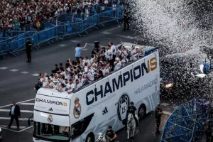 Περισσότεροι από 500 χιλ. πανηγύρισαν στους δρόμους της Μαδρίτης το 15ο της Ρεάλ