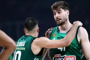 Θλάση στη γάμπα για Σλούκα, Χουάντσο και... ανησυχία!