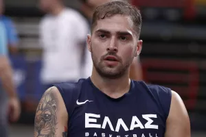 Τολιόπουλος: "Με πιάνει δέος όταν μοιράζομαι το παρκέ με τον κόουτς Σπανούλη"