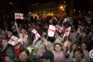 Εμείς... πότε θα βγούμε στους δρόμους;