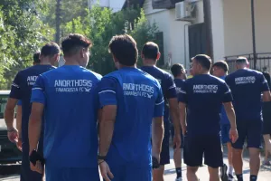 (Φώτος) Βόλτα στην Κακοπετριά