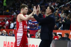Μπαρτζώκας: «Θα ήθελα να επιστρέψει ο Βεζένκοφ - Αν επέλεγα κάποιον από τον ΠΑΟ θα ήταν ο Ναν»