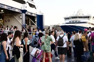 Eλλάδα/«Φωτιά» τα ακτοπλοϊκά εισιτήρια 