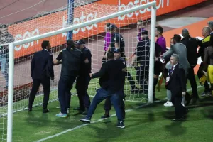 ΕΠΟ: Αφαίρεση βαθμών στις ομάδες για επιθέσεις σε διαιτητές