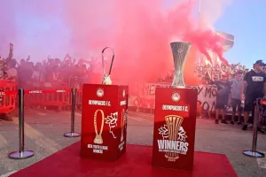«Το μεγαλείο σου μοναδικό»: Κάηκε ο Βόλος για τις ευρωπαϊκές κούπες του Ολυμπιακού!