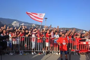 «Το μεγαλείο σου μοναδικό»: Κάηκε ο Βόλος για τις ευρωπαϊκές κούπες του Ολυμπιακού!