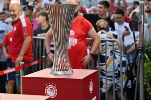 Ολυμπιακός: Βάφτηκε ερυθρόλευκη και η Σπάρτη για τις ευρω-κούπες