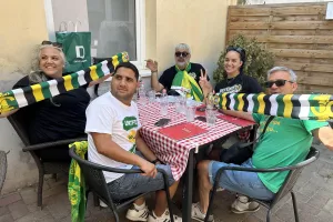 Περιμένουν τους άλλους… 