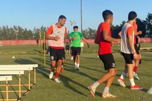 Σήκωσαν μανίκια στη Νέα Σαλαμίνα (φώτος)