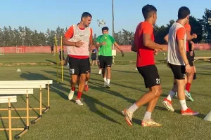 Σήκωσαν μανίκια στη Νέα Σαλαμίνα (φώτος)