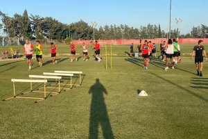 Σήκωσαν μανίκια στη Νέα Σαλαμίνα (φώτος)
