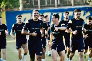 Πρώτη... ΑΕΛ! (Φώτος)