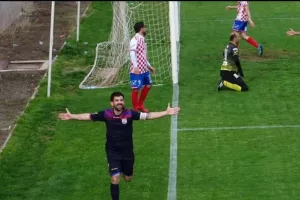 Ανανέωσε ο Φάττας