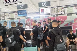 (Φώτος) Η αναχώρηση της Καρμιώτισσας