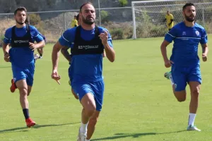 Περιμένει από την τριάδα…  