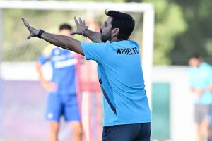 "Διάβασμα"... από το ΑΠΟΕΛ (φώτος)