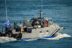 Σοβαρό επεισόδιο με σκάφος μεταναστών και ανταλλαγή πυροβολισμών με το Λιμενικό