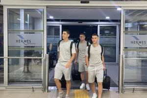 Η αποστολή της Πάφου στο αεροδρόμιο (Φώτος)