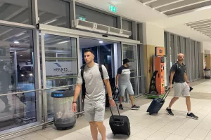 Η αποστολή της Πάφου στο αεροδρόμιο (Φώτος)