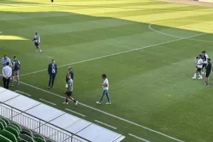 (ΦΩΤΟΣ Kerkida) Η άφιξη της ΑΕΚ στο Paksi Stadium